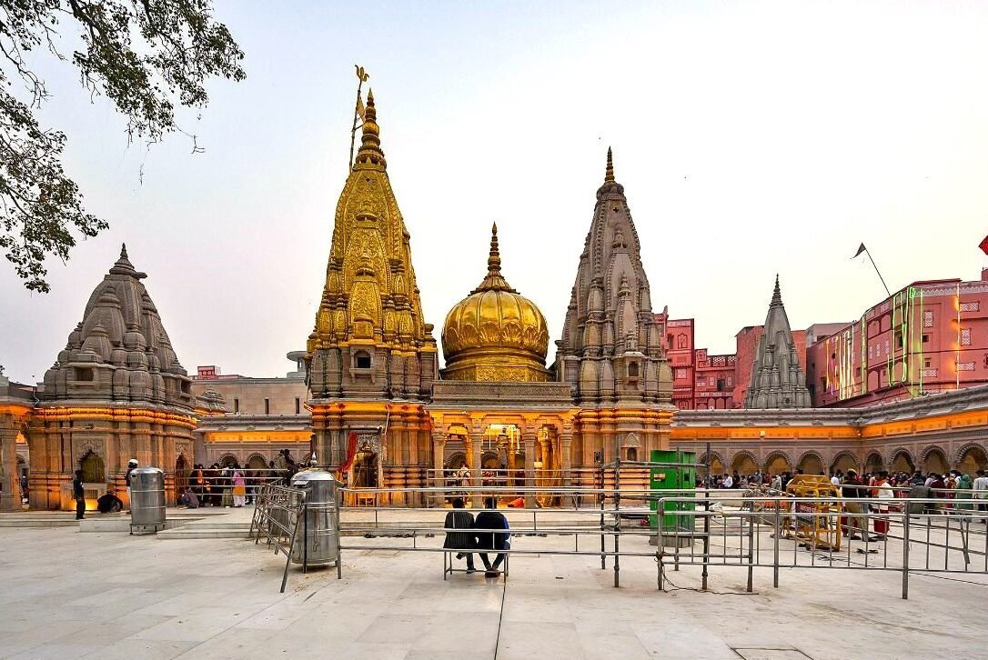 kashi viswanath temple (alightindia.com)-1721218646522